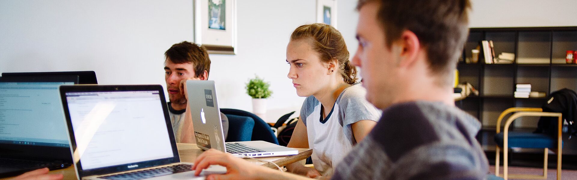 SJQ Images_Studying_600x1920